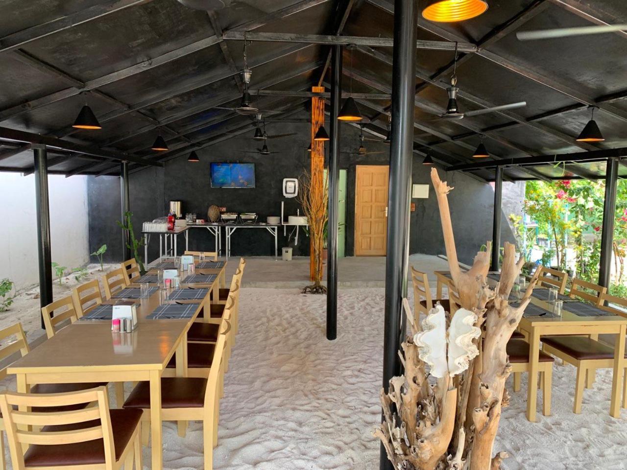 Turtle Maldives - Your Gateway To The Beach & Marine Adventures Await! Omadhoo Esterno foto